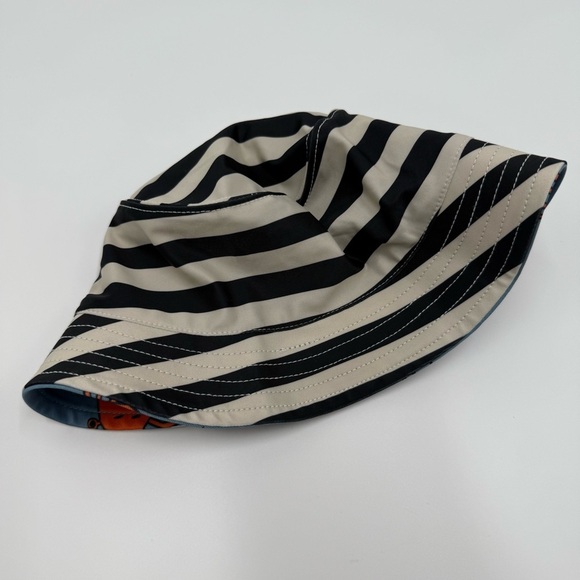 Tea Collection Reversible Bucket Hat with Crab Print / Black White Stripes - Picture 4 of 5